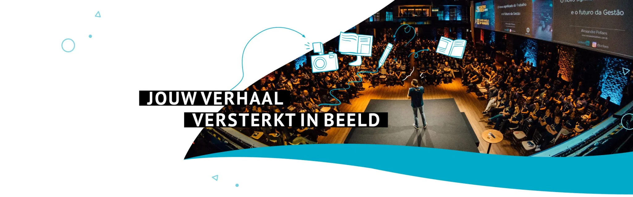 Header Visuele Notulen - man praat op podium met illustraties wat het beeld versterkt